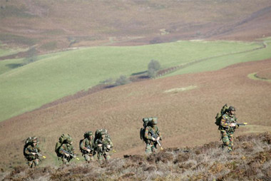 A patrol from the Belgium Parachute Regiment crossing open country side on Cambrian Patrol. (30.00kb)