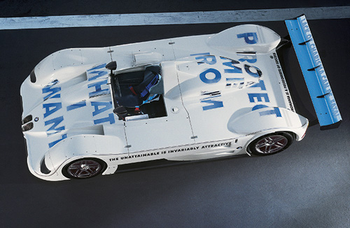 bmw 99 holzer01 Symbiosis between BMW cars and art